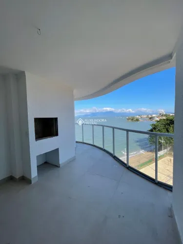 Cobertura à venda com 4 suítes e vista permanente para o mar em Coqueiros - Florianópolis/