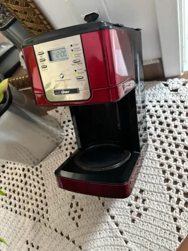 Cafeteira Oster Flavor Programável, 1,5L, 110V, Vermelha/Preto, 1000W, BVSTDC4401RD