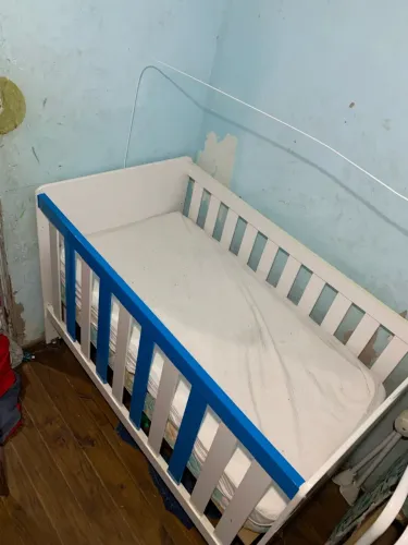 Berço infantil novinho com 2 colchões em perfeito estado