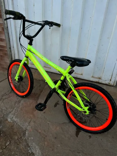? VENDO BIKE ARO 20 ?  Bike aro 20 em bom estado Ideal para passeios e uso no dia a dia.