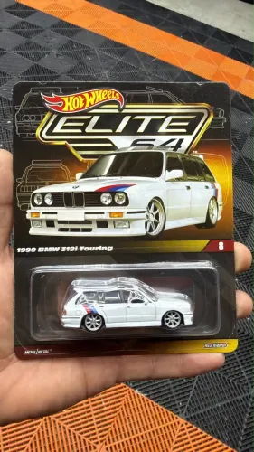 Hot Wheels Elite 64 1990 BMW 318i Touring