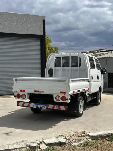 Kia Motors Bongo K-2700 2.7 4x2/4x4 Diesel 2010