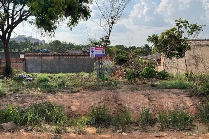 Vende-se terreno comercial na Av. Carajás, em São Félix do Xingu - PA.