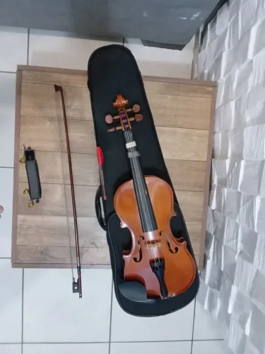 Violino estudante 4/4 - inclui arco, case, espaleira e breu