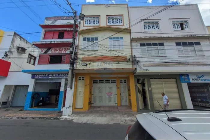 ALUGA-SE APATRAMENTO BEM LOCALIZADO NO CENTRO DA CIDADE