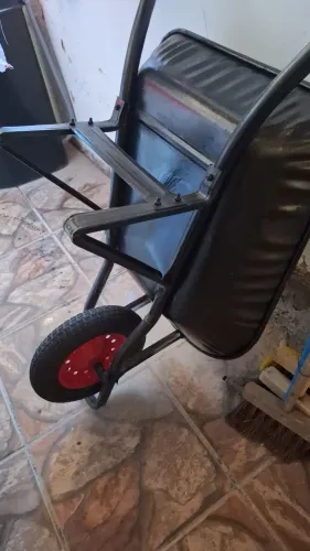 Carro de mão R$ 180,00