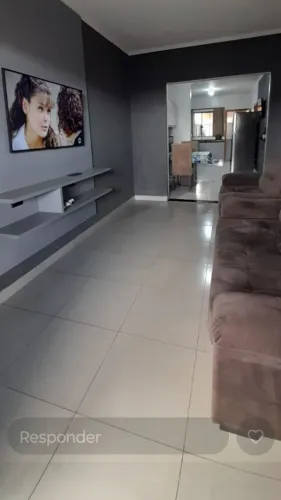 Vende-se uma casa