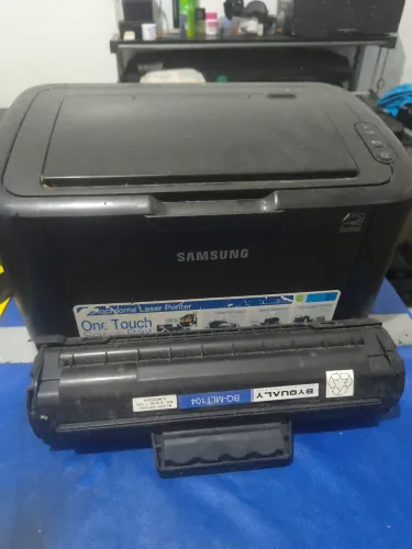 Impressora laser preta