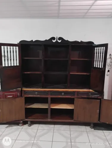 Cristaleira - Armário Rústico.