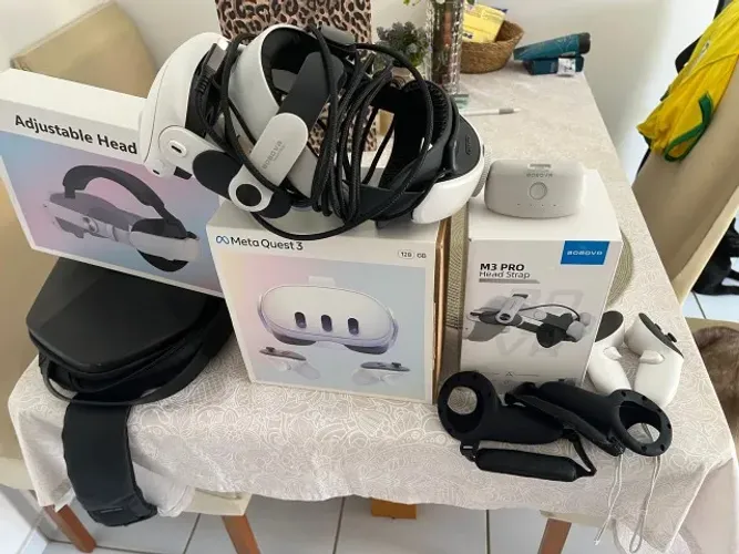 Vendo Quest 3 128 GB com BoboVR M3 e bateria pro controle