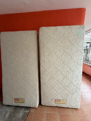 Cama de casal king ÔNIX