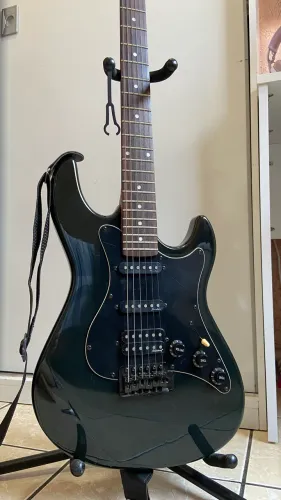 Guitarra Strinberg Preta com Alavanca - Bem Conservada