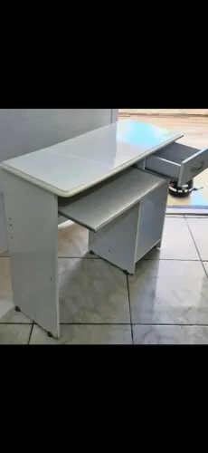Vendo mesa de estudo e trabalho