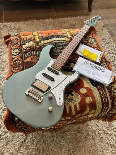 Guitarra Yamaha Pacifica 612 VII