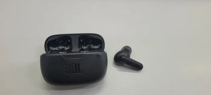 Fone JBL wave Beam 2 - Semi novo - OBS: TEM APENAS O FONE DO.LADO DIREITO