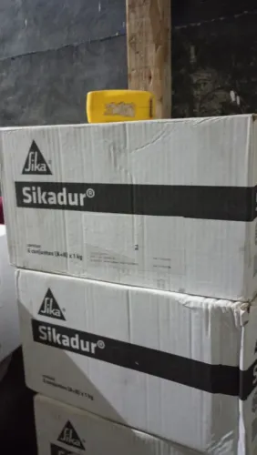 Vende se duas caixas de sikadur