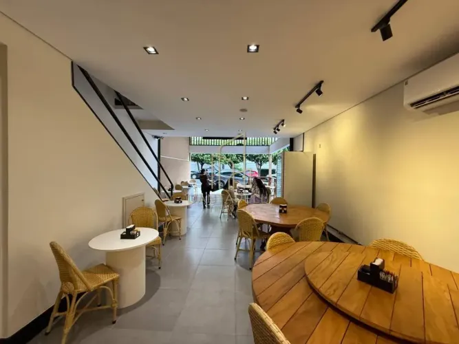 PONTO COMERCIAL MONTADO PARA CAFE NO IPIRANGA