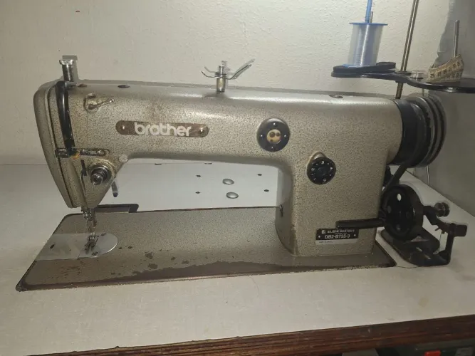 Máquina de costura reta Brother Elgin