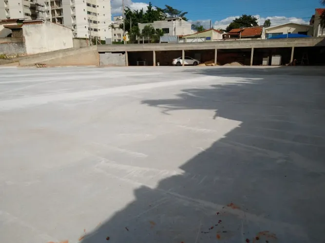 Ampla Área no Jardim Simus com 2.084m².