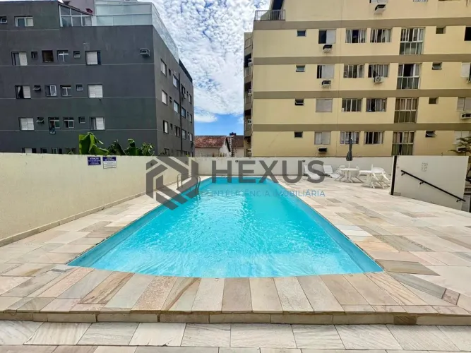 Apartamento com varanda na Praia da Enseada, Guaruja