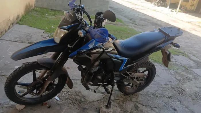 Bros 2020 azul quitada e selada