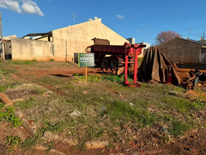 Terreno de Esquina à Venda em Marialva PR