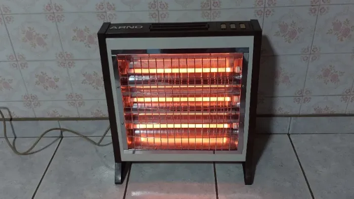 Aquecedor elétrico Retro Arno 1350W com 3 Temperaturas 127v- Leia