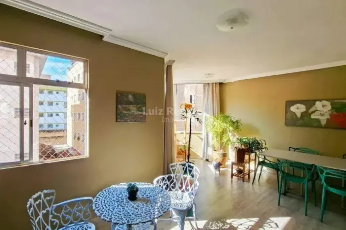 Apartamento à venda no bairro Sagrada Família