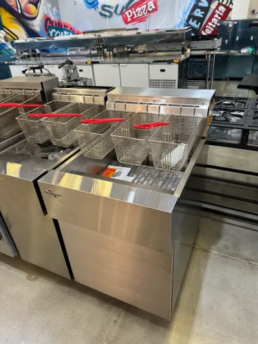 FRITADEIRA ELÉTRICA ÁGUA E ÓLEO, 38 LITROS, INOX, TRIFÁSICA 380W nova