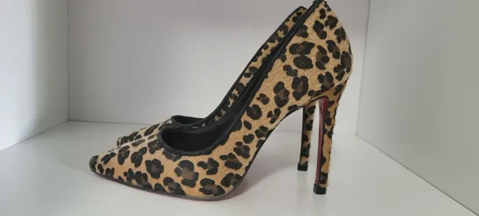 Scarpin onça sola vermelha 34