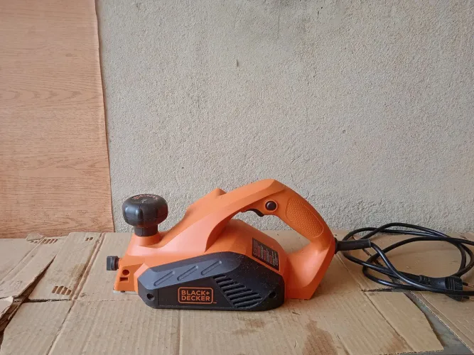Plaina Black e Decker usada 
