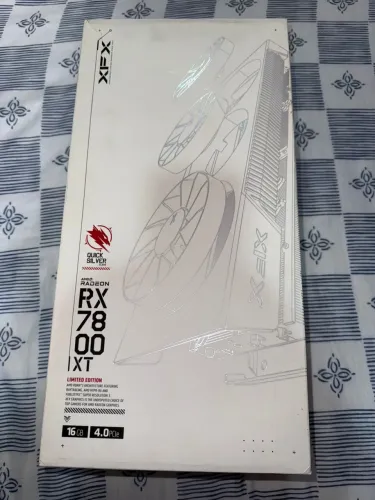 Placa De Video AMD Radeon RX 7800 XT 16GB XFX Magnetic Air White