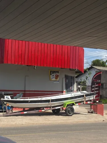 Canoa e reboque documentado