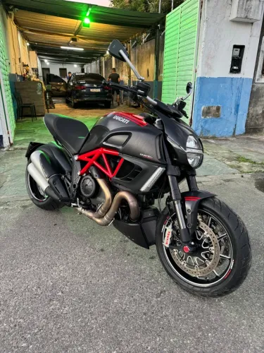 Ducati Diavel Carbon - MAIS NOVA DO BRASIL