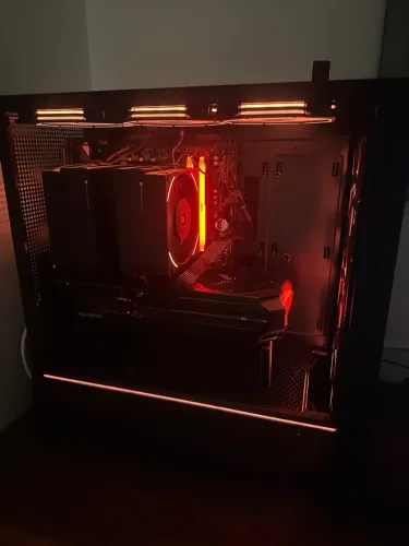 PC Gamer - 5800X3D + RX 9070 Powercolor + 32GB RAM Fury Beats