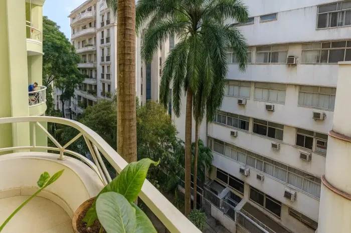 2 Dormitórios (0 Suítes) 0 Vagas 2 Banheiros 64 M²