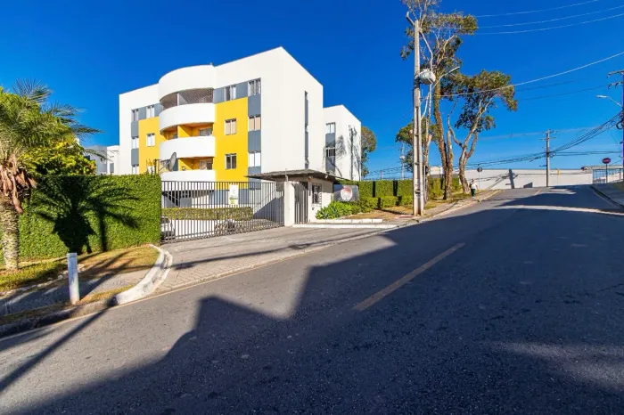 Apartamento térreo mobiliado no Xaxim - 3 quartos com suíte e vaga de garagem