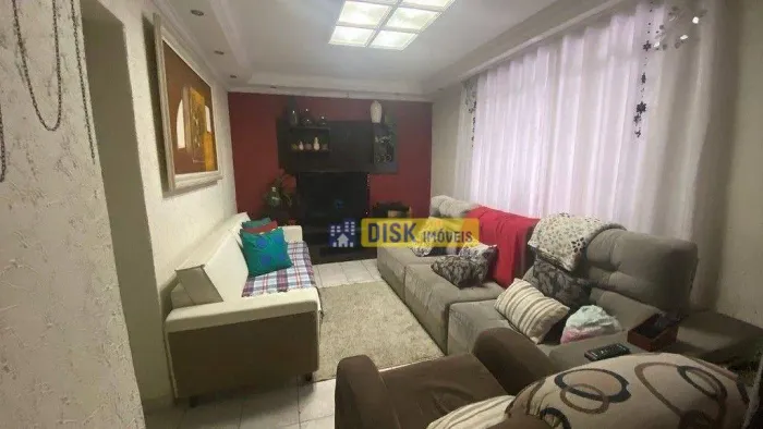 Casa com 3 dormitórios à venda, 210 m² por R$ 905.000 - Vila Jerusalém - São Bernardo do C