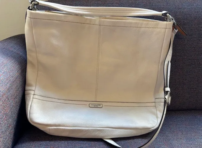 Bolsa Coach em couro branca