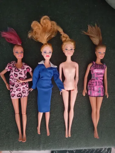 Lote de barbies e genéricas 