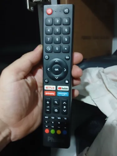 Estou vendedo uma TV esmart de 32 polegadas de marca fhilco