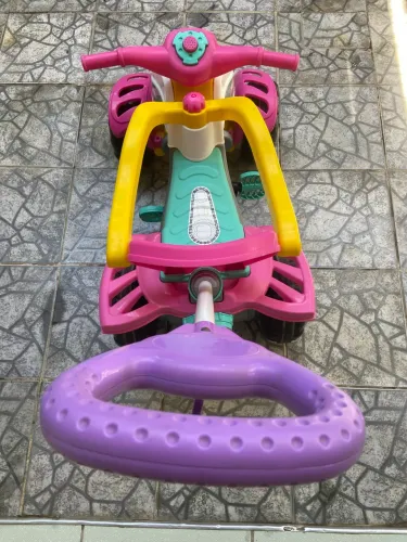 Quadriciclo infantil menina