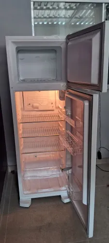 Geladeira eletrolux 260 litros Dúplex 4 meses de uso