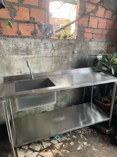 Bancada de inox com pia