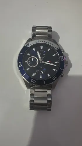 Relógio Tommy Hilfiger masculino azul com pulseira metálica