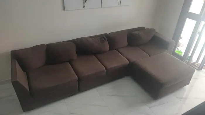 Vende sofá em L e rack para sala obs: vendo separado tbm