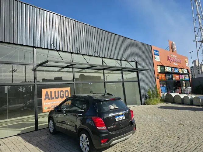 Ponto comercial/Loja/Box para aluguel possui 300 metros quadrados