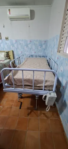 Cama Hospitalar com Colcháo Hospitalar e Colchão Pneumático