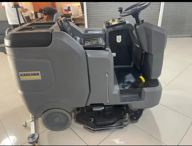 Lavadora e Secadora de Piso Kärcher B90 R seminovo
