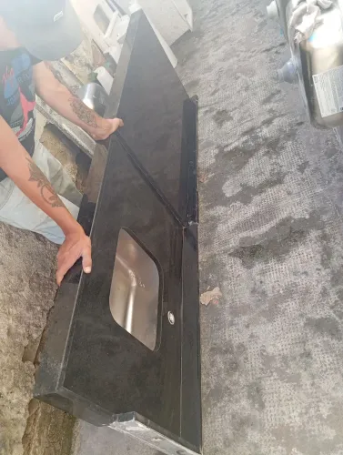 Pia de cozinha em granito preto São Gabriel nova 1.96 x 65 cm